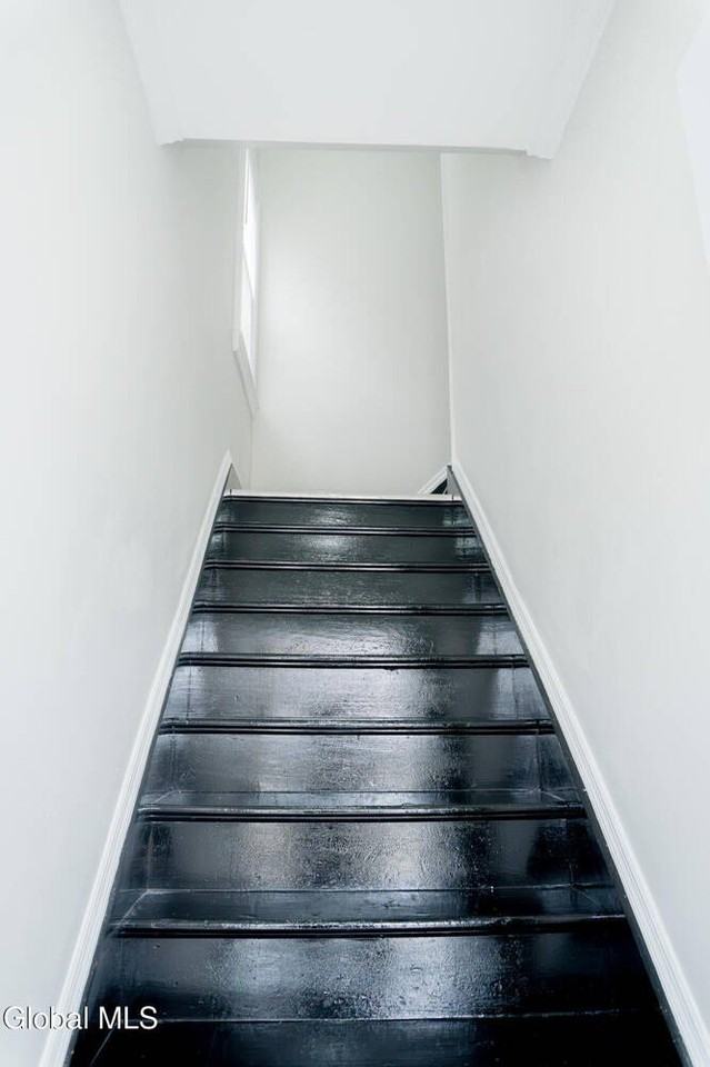 418 Third St #2FL - Photo 5 of 29