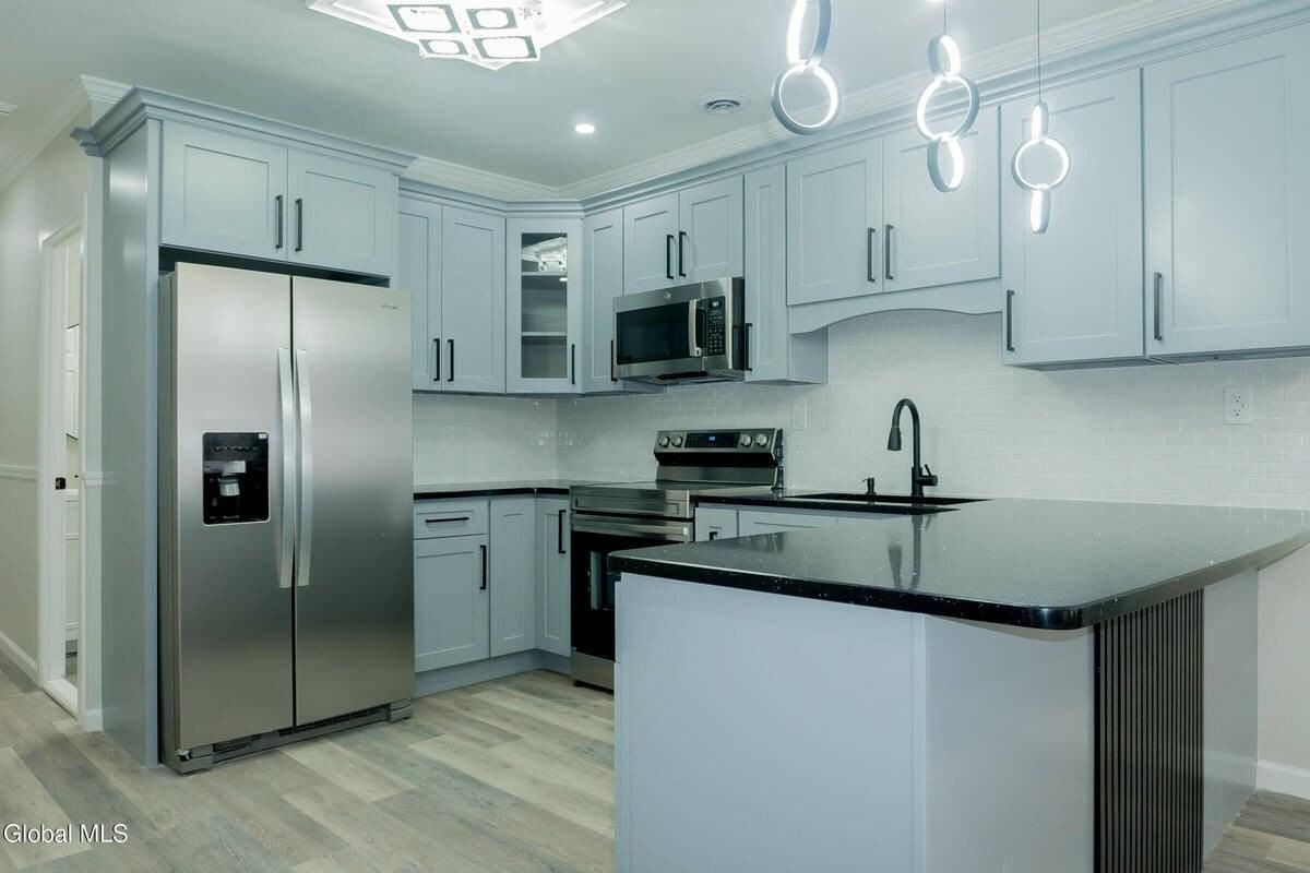 418 Third St #2FL - Photo 6 of 29