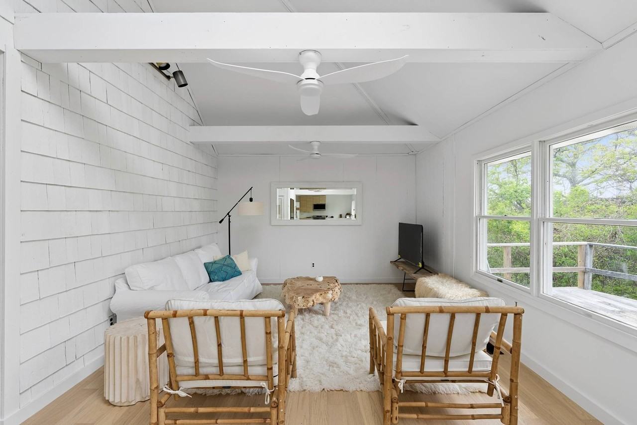 34 Seaside Ave - Photo 4 of 11