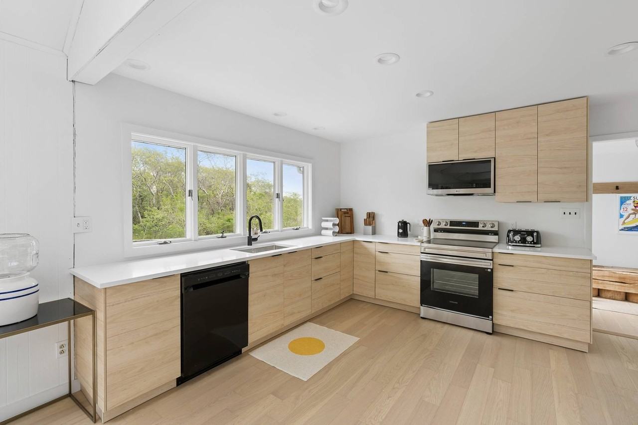 34 Seaside Ave - Photo 5 of 11