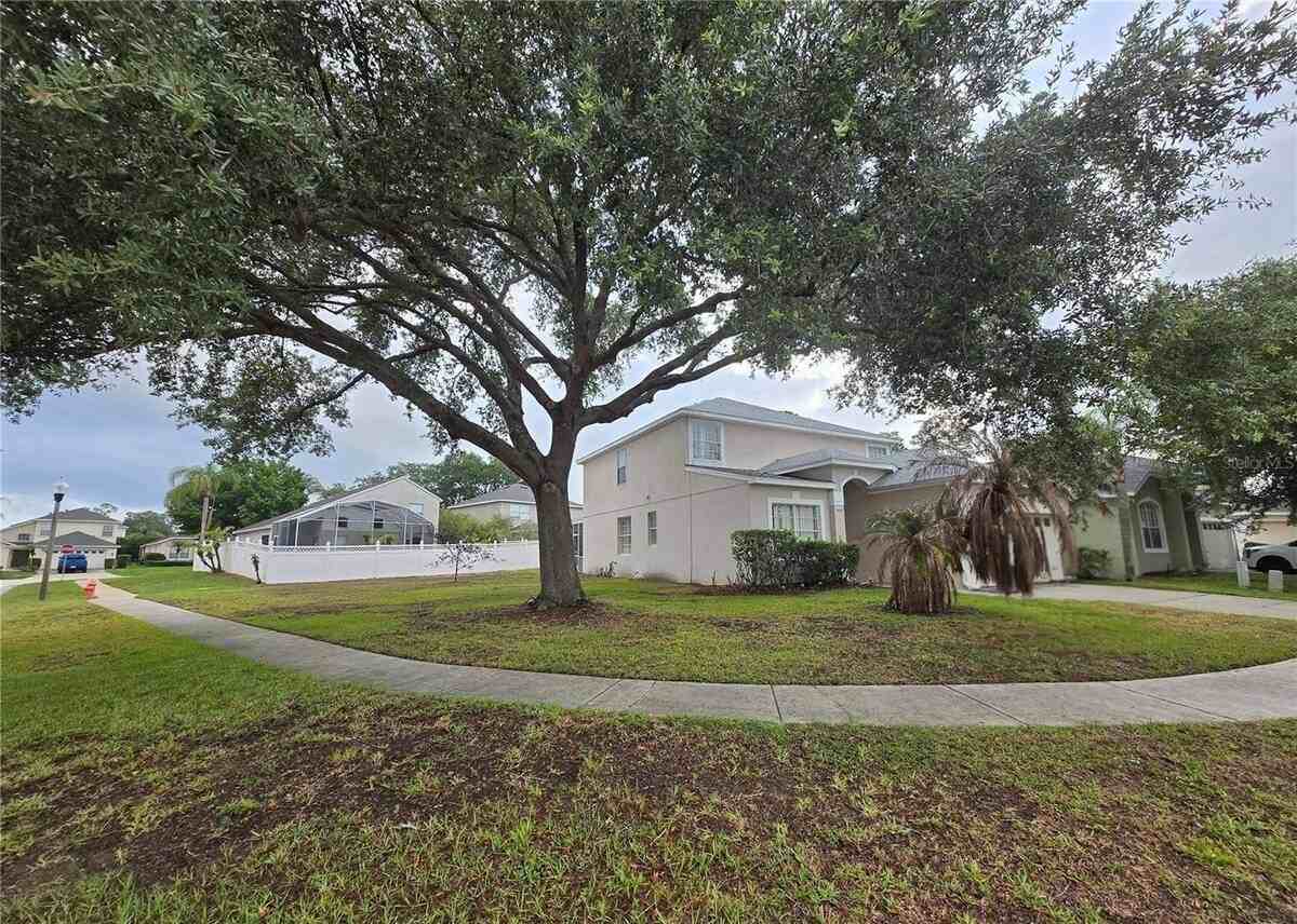 930 Oxford Dr - Photo 3 of 49