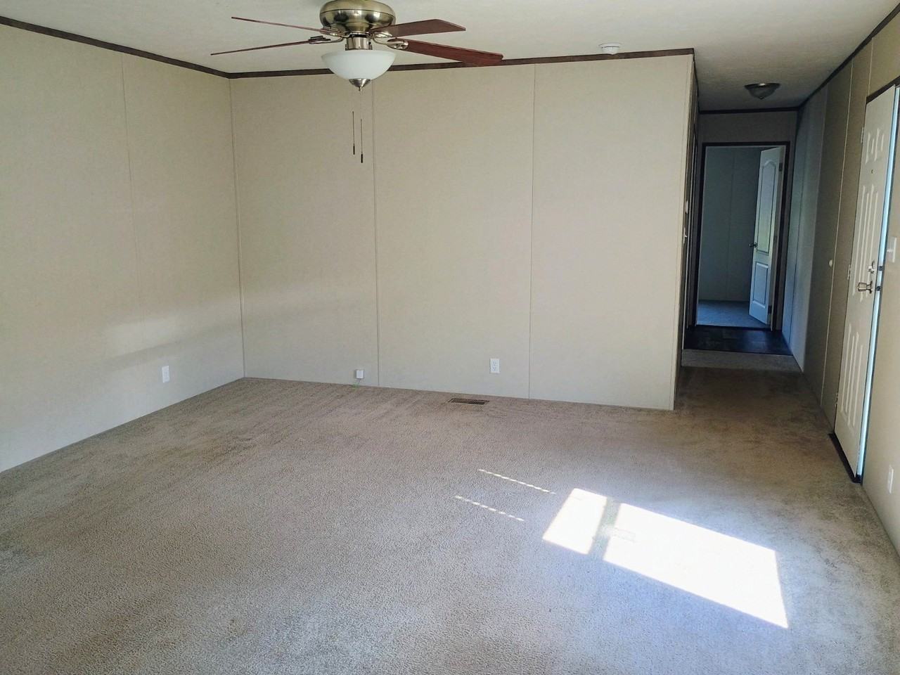 1006 Ashley Way - Photo 2 of 7