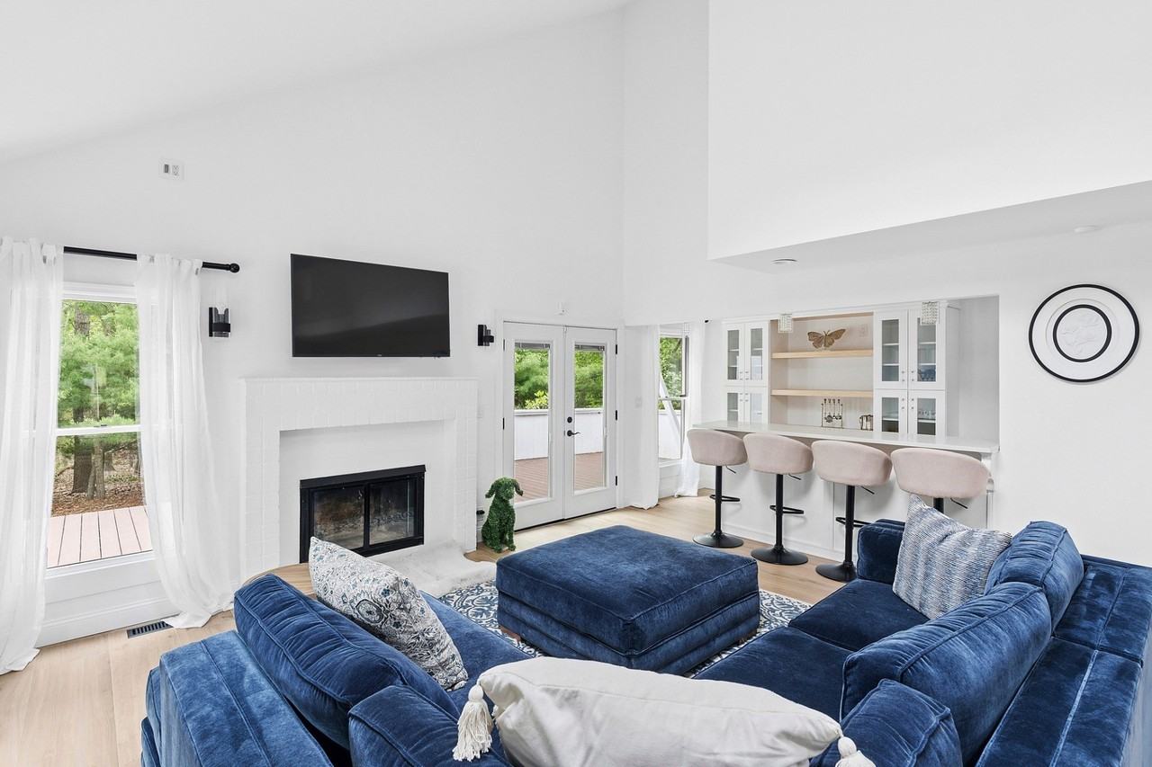 3 N Woods Ln - Photo 3 of 13