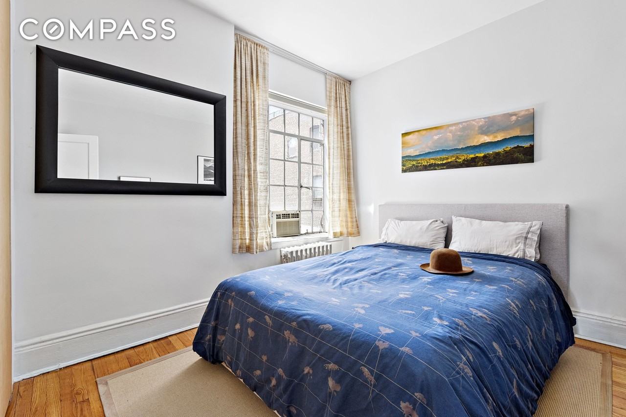 306 W 4th St #E3 - Photo 4 of 5
