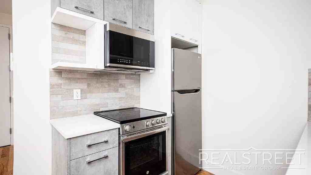 1526 Park Pl #2A - Photo 3 of 16