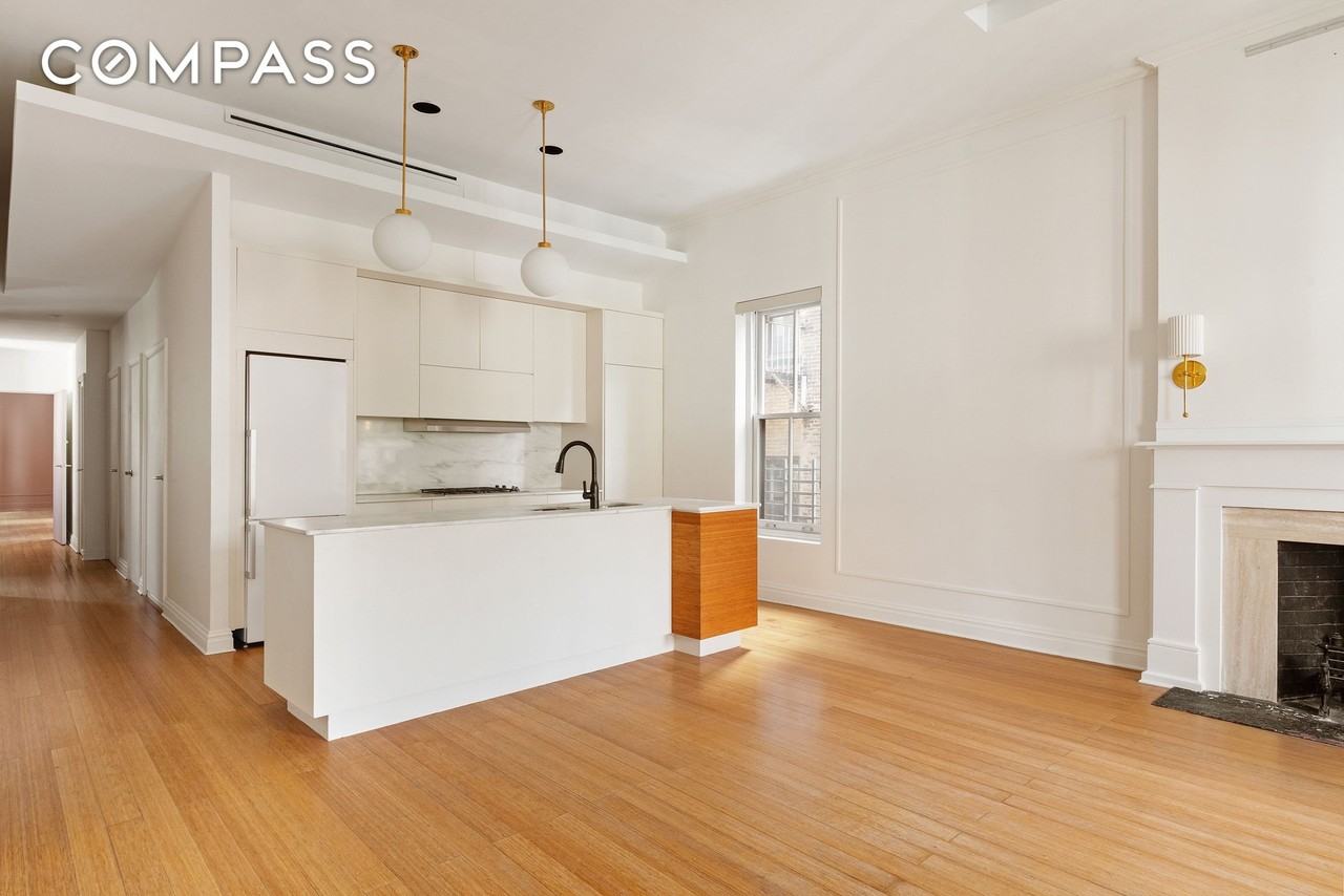 126 E 19th St #5 - Photo 3 of 12