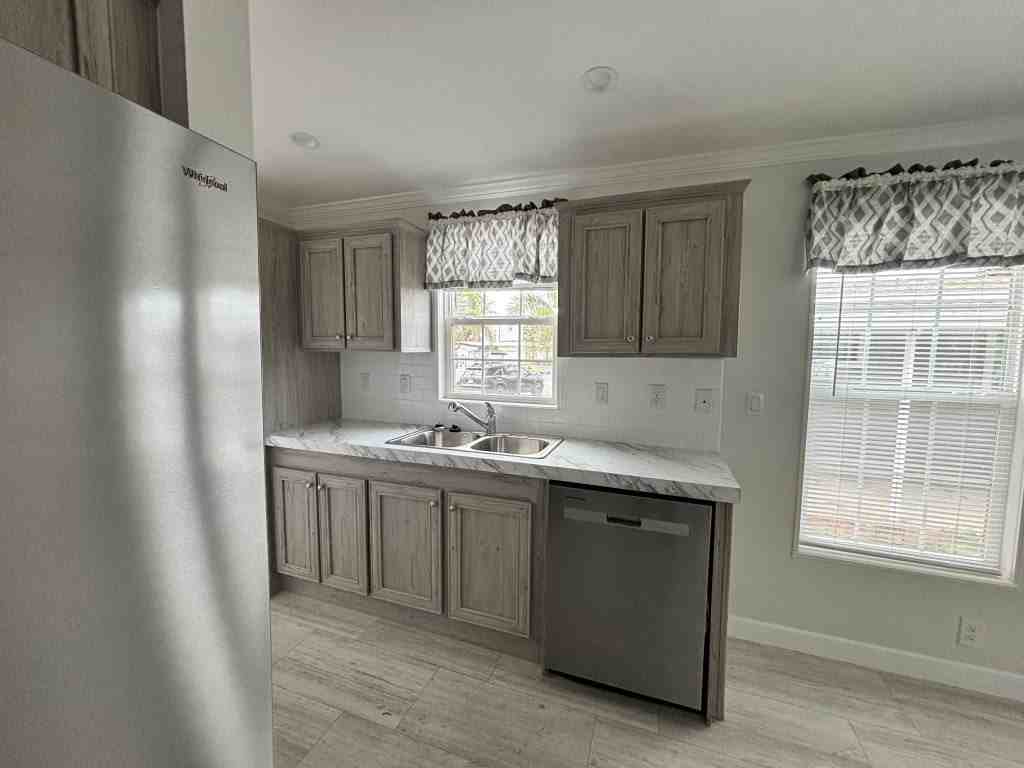 28 Nyborg Ave #0028 - Photo 6 of 19