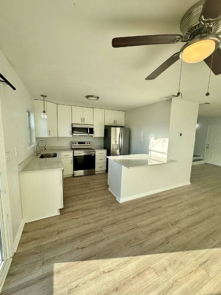 8003 Beach Dr #A - Photo 4 of 22