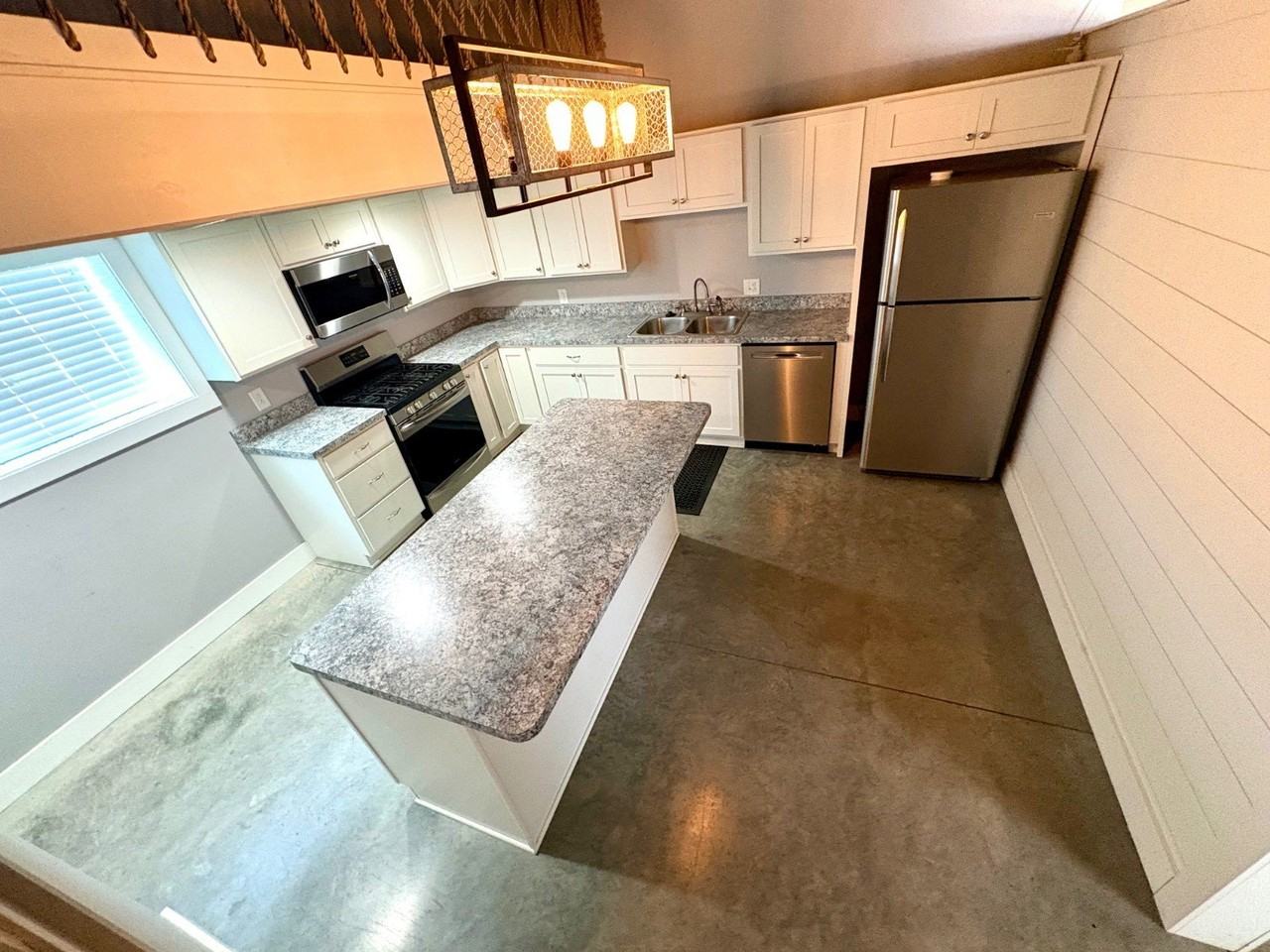 606 Main St #B - Photo 5 of 8