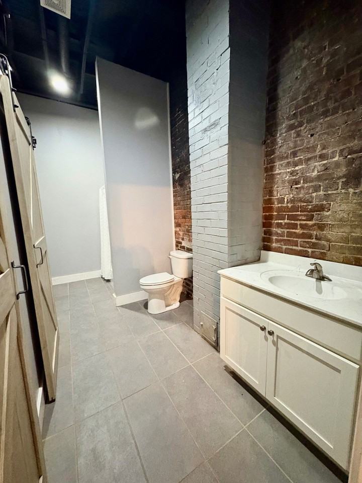 606 Main St #B - Photo 6 of 8