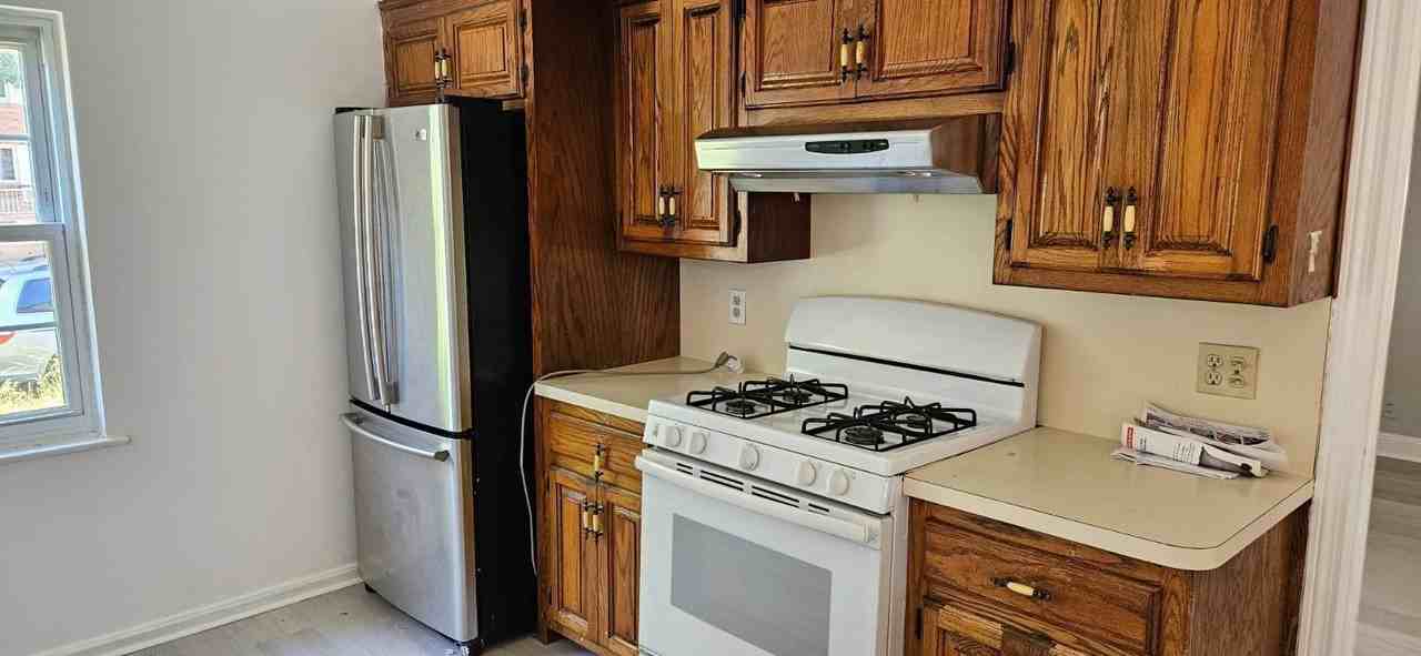 184 64th St - Photo 7 of 13