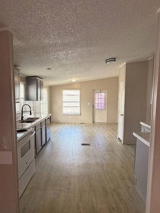 2112 Colonial Dr