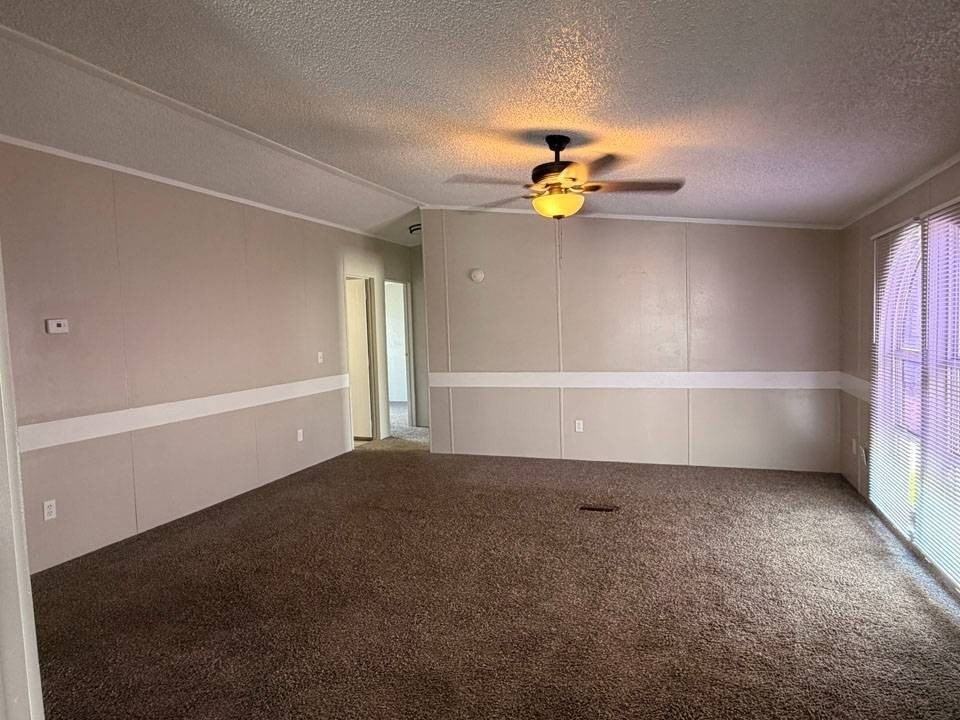 2112 Colonial Dr - Photo 3 of 11