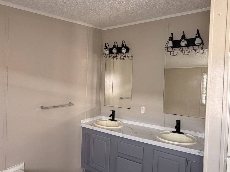 2112 Colonial Dr - Photo 5 of 11