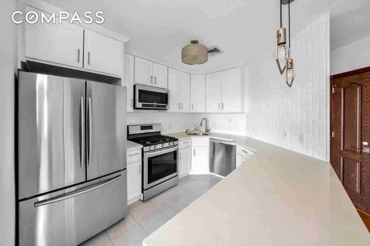 7112 14th Ave #3R - Photo 4 of 16