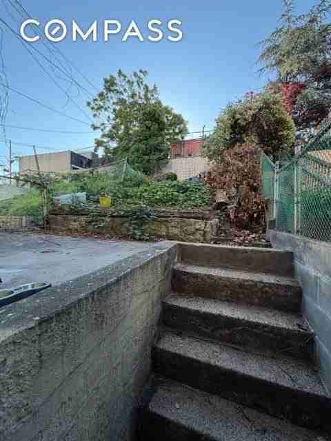 178 Gelston Ave #1 - Photo 4 of 4