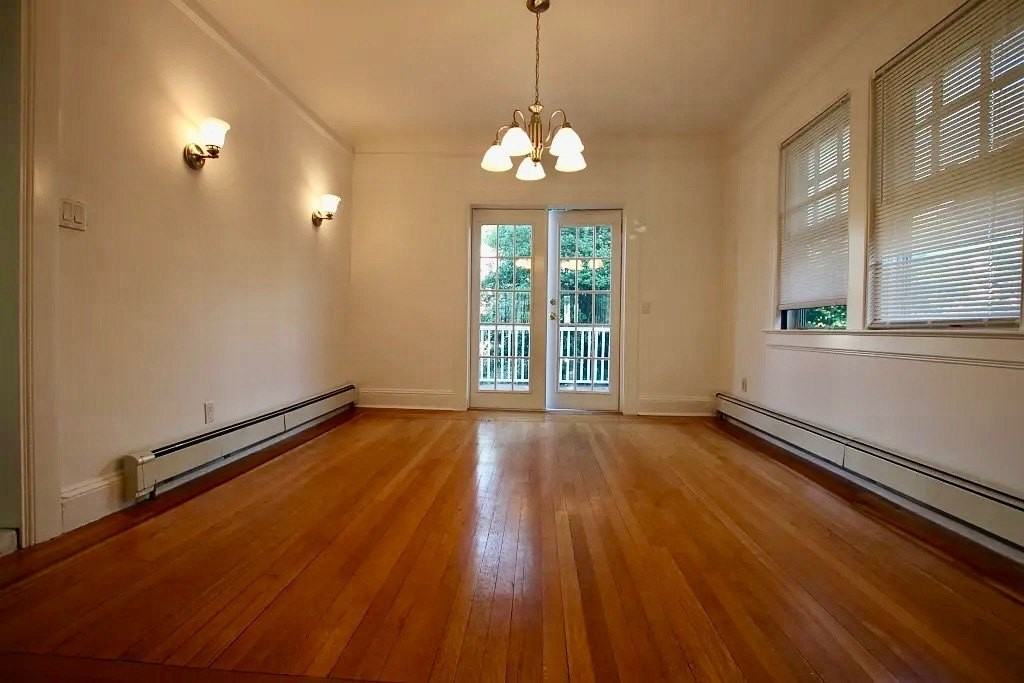 1522 Dwight Pl - Photo 5 of 17