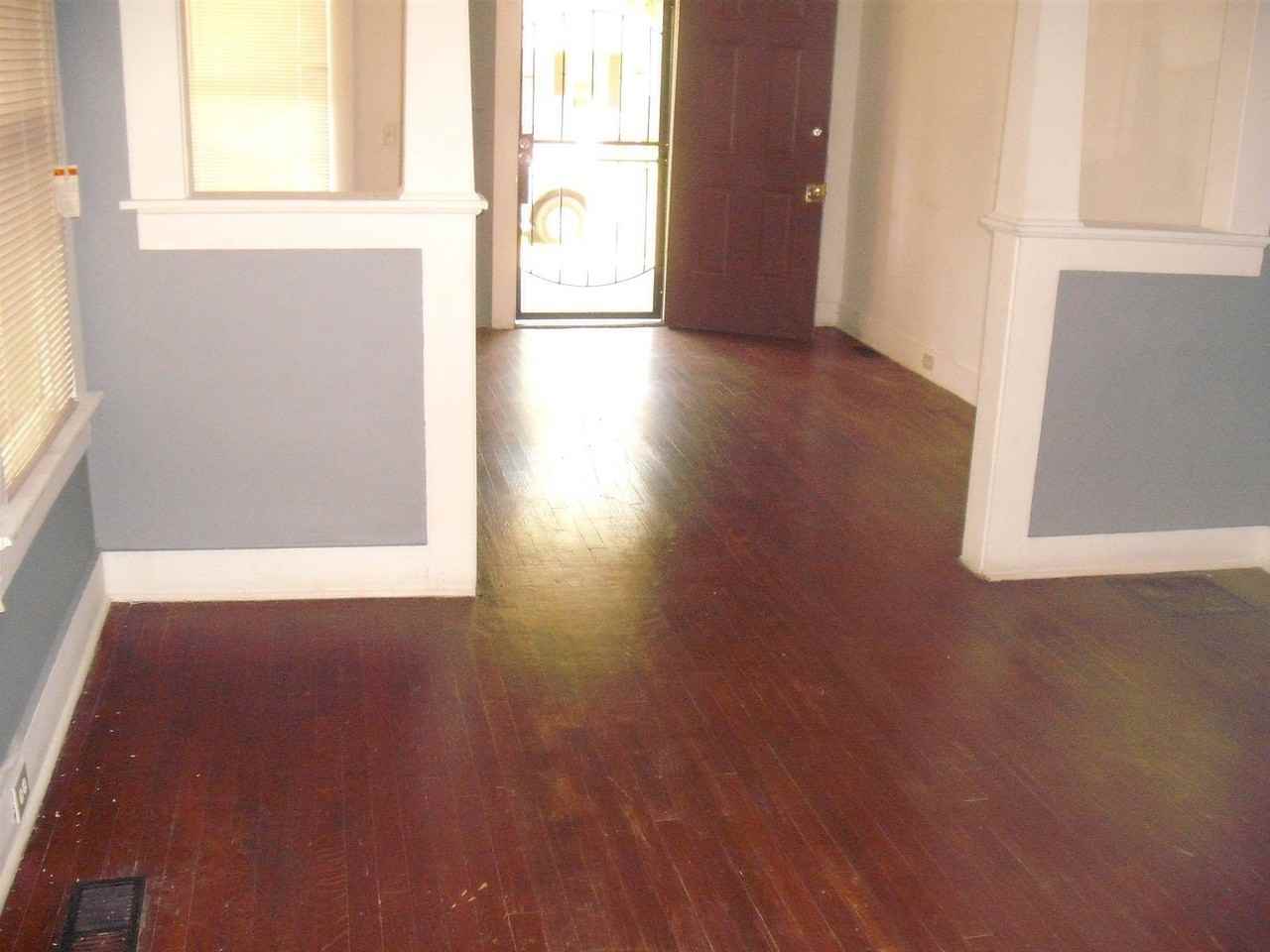 4737 Avenue R - Photo 3 of 8