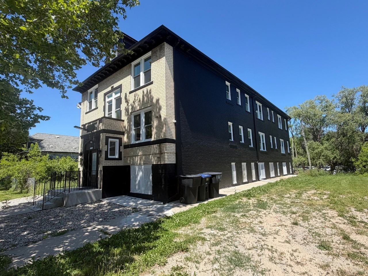 1140 Ashland St #1 - Photo 4 of 25