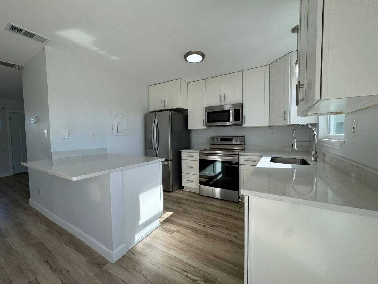 8003 Beach Dr #C - Photo 5 of 14