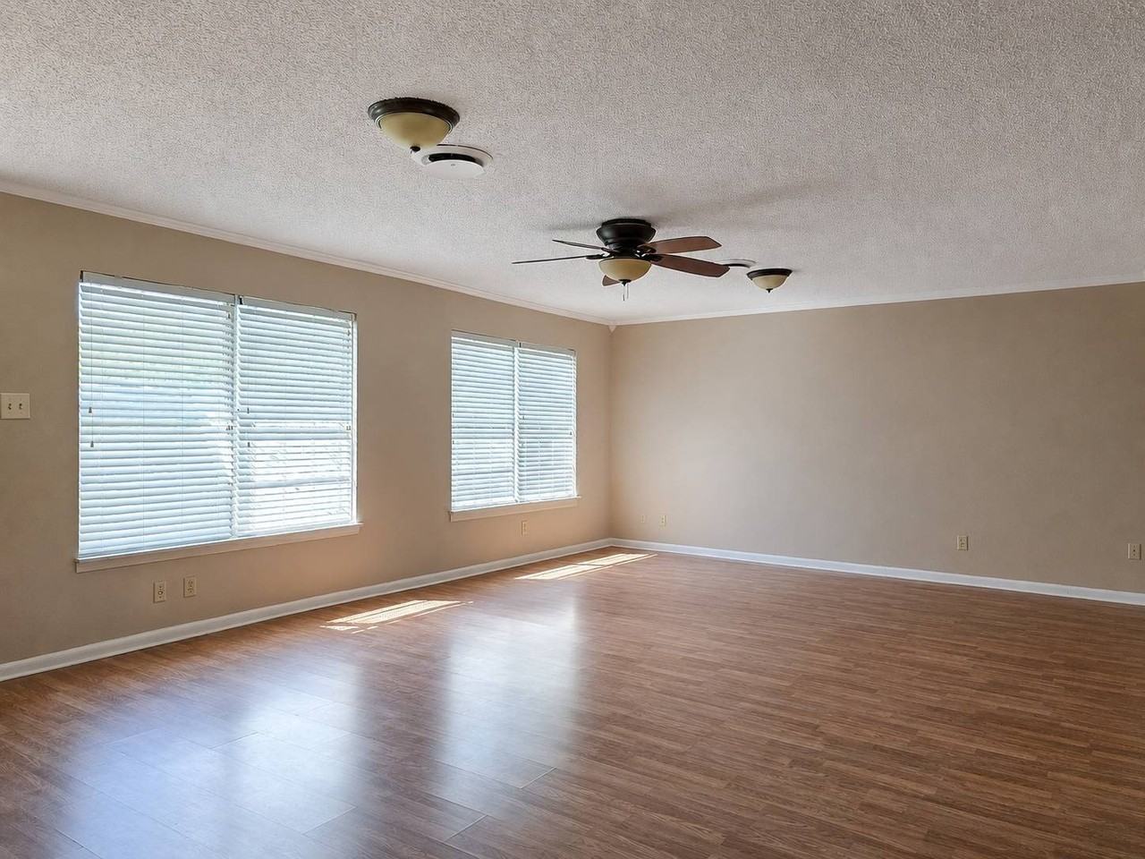 1204 Connell Dr - Photo 7 of 14