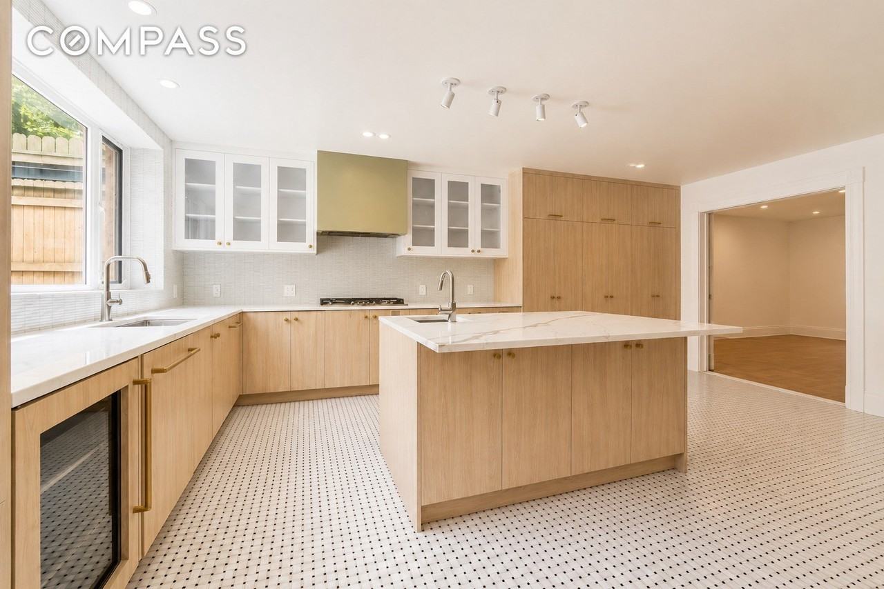 814 Putnam Ave #1 - Photo 5 of 18