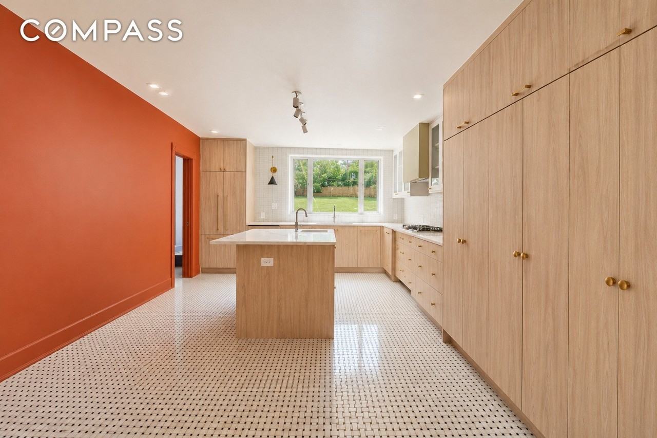 814 Putnam Ave #1 - Photo 6 of 18