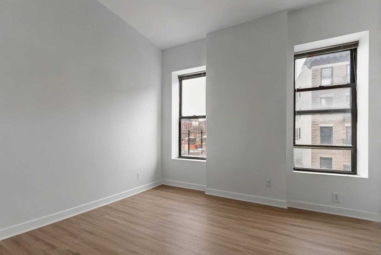 411 Manhattan Ave #9 - Photo 3 of 24