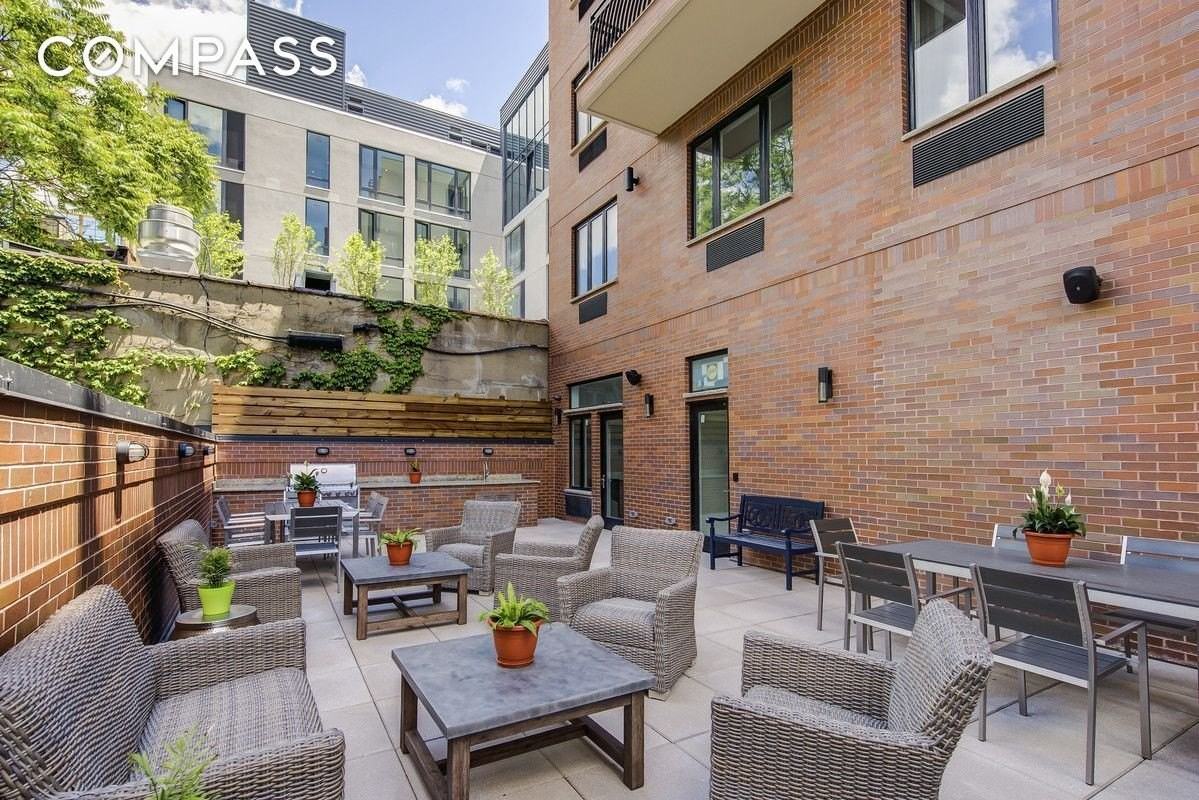 525 Myrtle Ave #204 - Photo 5 of 9