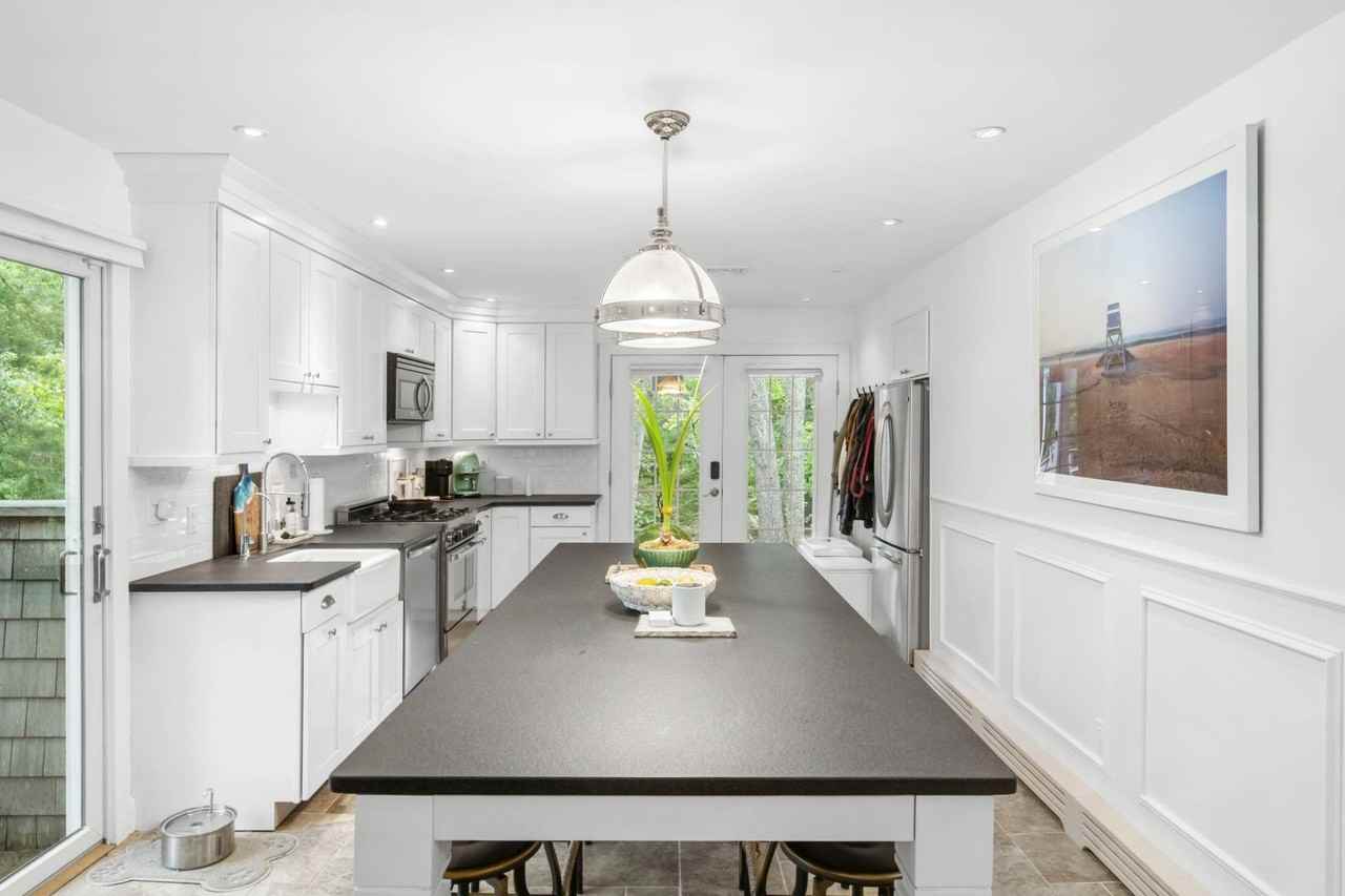 35 Kings Point Rd - Photo 3 of 29