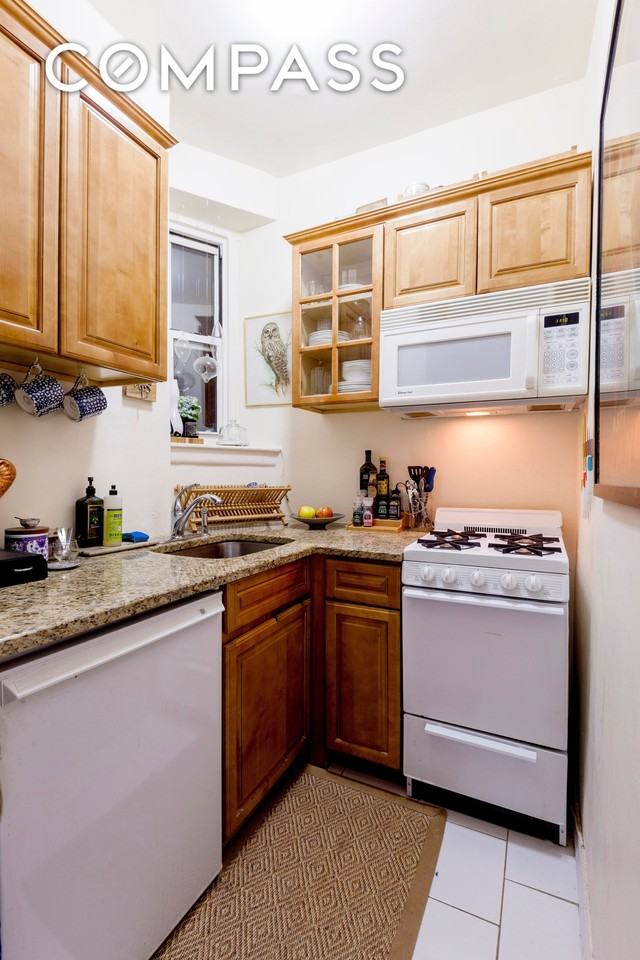 519 E 81st St #A - Photo 3 of 4
