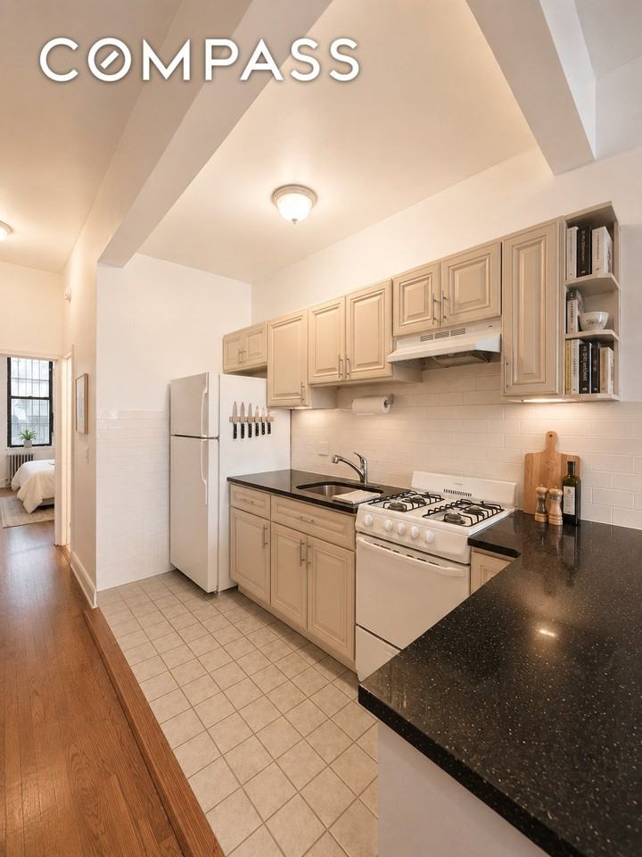105 3rd Ave #1L - Photo 3 of 12