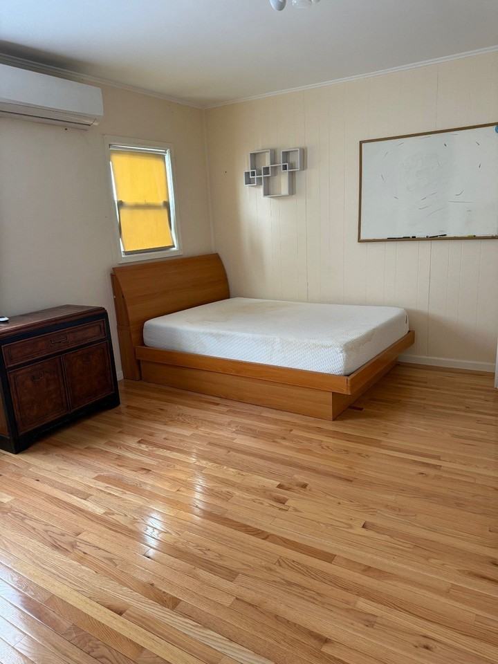 190 Bay 7th St #1 - Photo 5 of 9