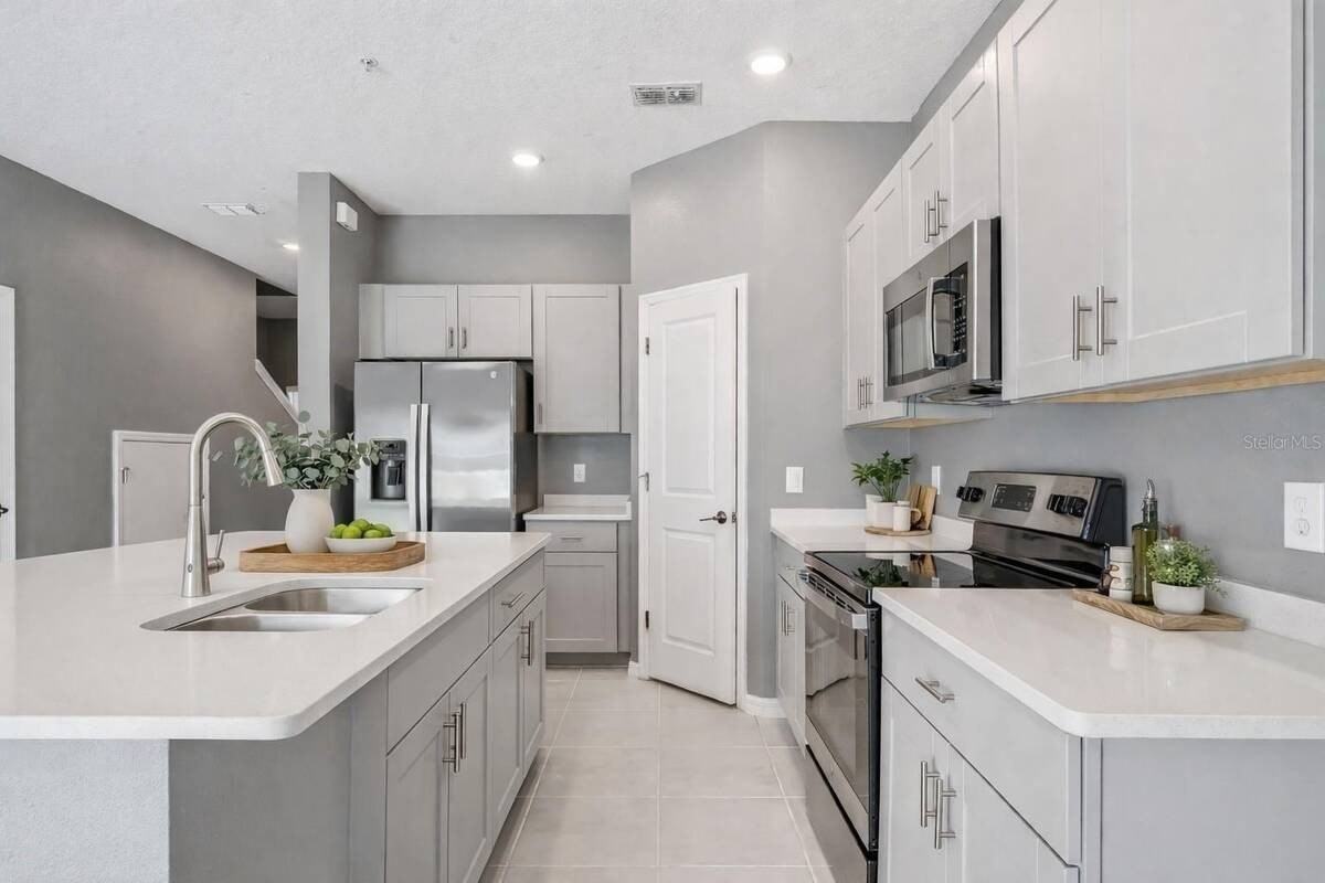 4431 Arlington Ave - Photo 3 of 13