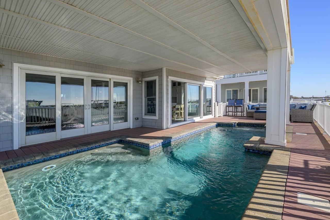 863 Dune Rd - Photo 5 of 36