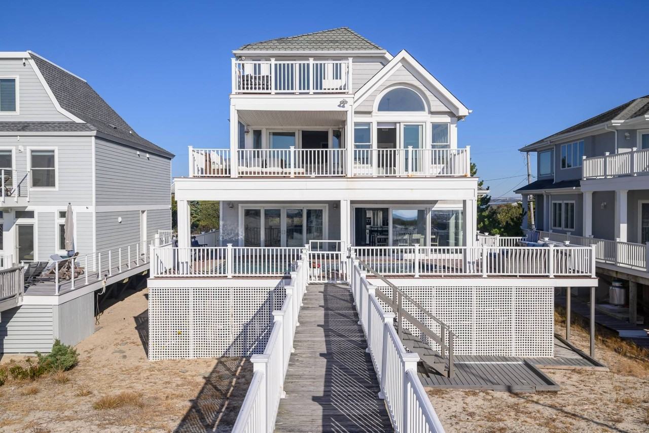 863 Dune Rd - Photo 6 of 36