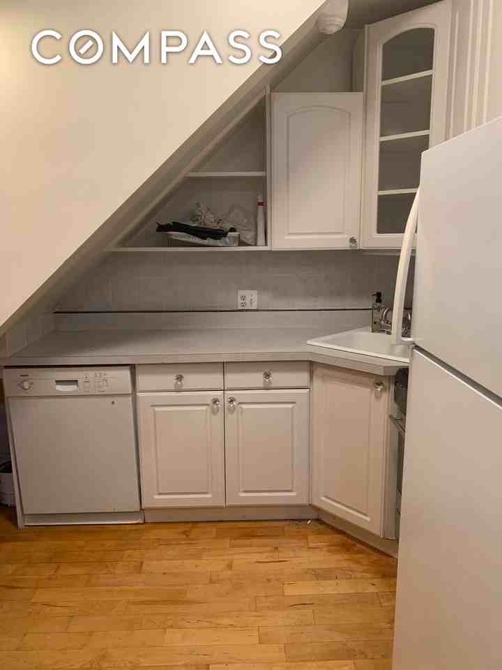 538 44th St #2 - Photo 3 of 5