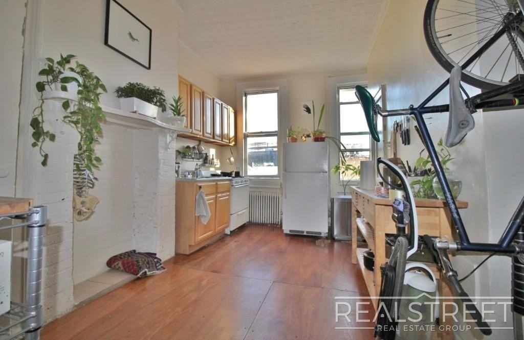 1154 Myrtle Ave #3L - Photo 3 of 8