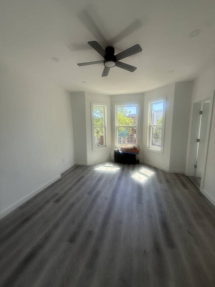 739 43rd St - Photo 4 of 10