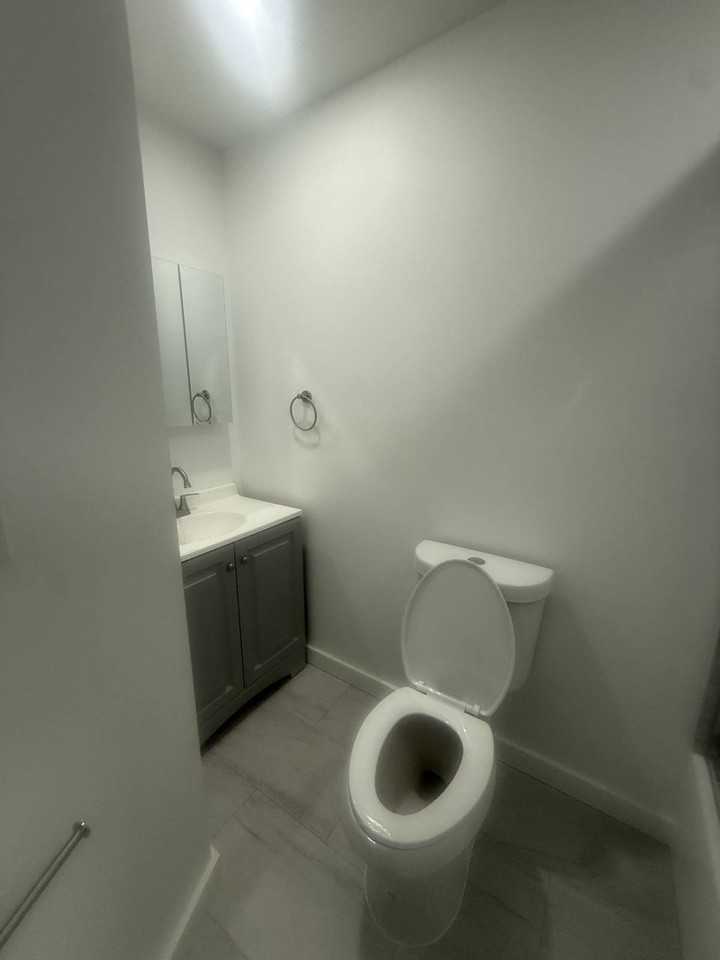 739 43rd St - Photo 6 of 10