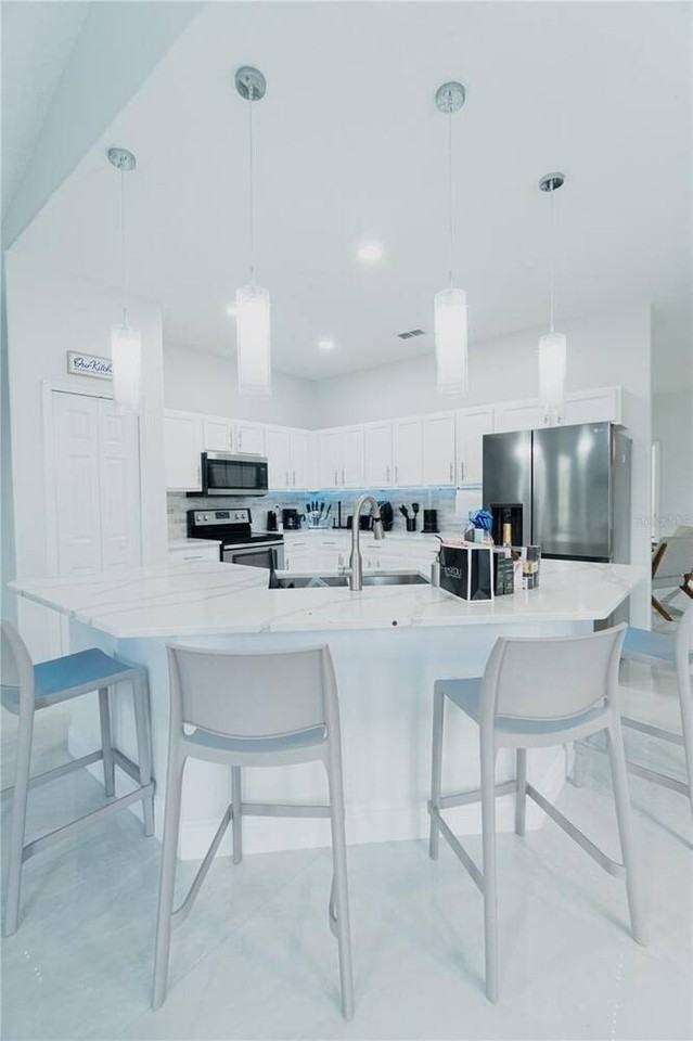 1014 Corvina Dr - Photo 5 of 34