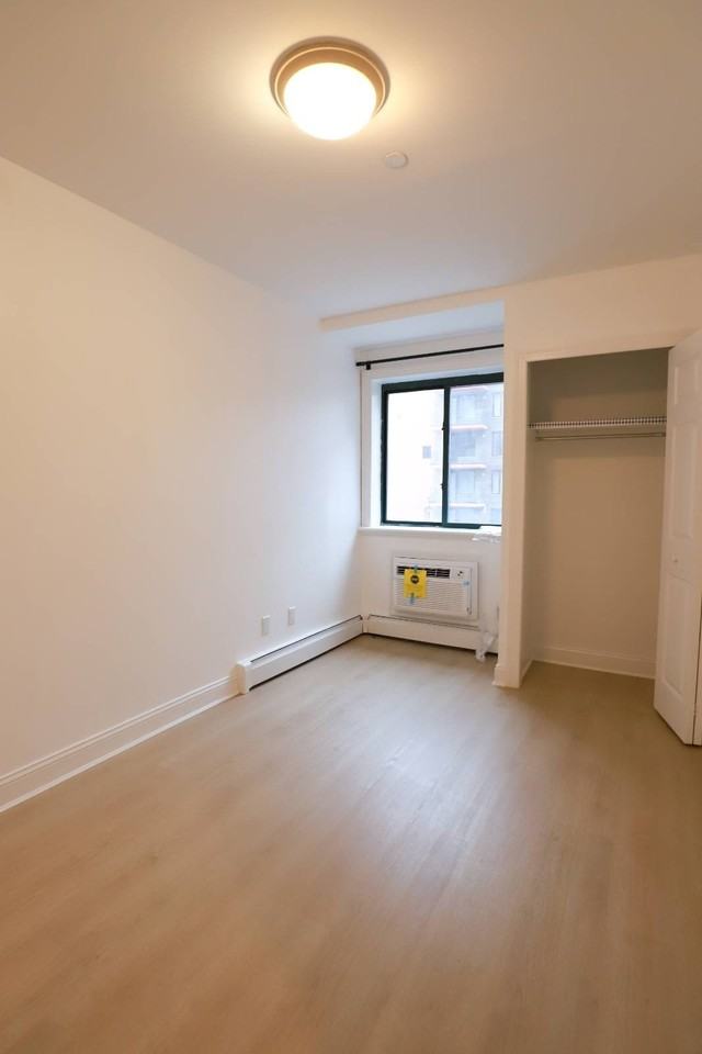 4105 College Point Blvd #5I - Photo 6 of 8