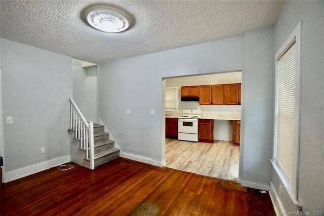 389 Orchard St - Photo 7 of 30