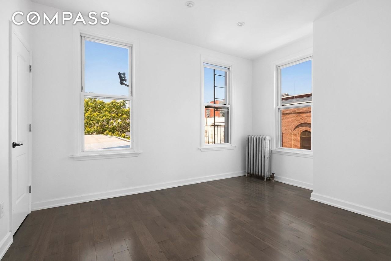 151 Leonard St #4 - Photo 4 of 6