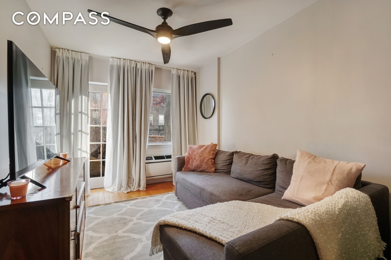 1570 Prospect Pl #3 - Photo 4 of 10