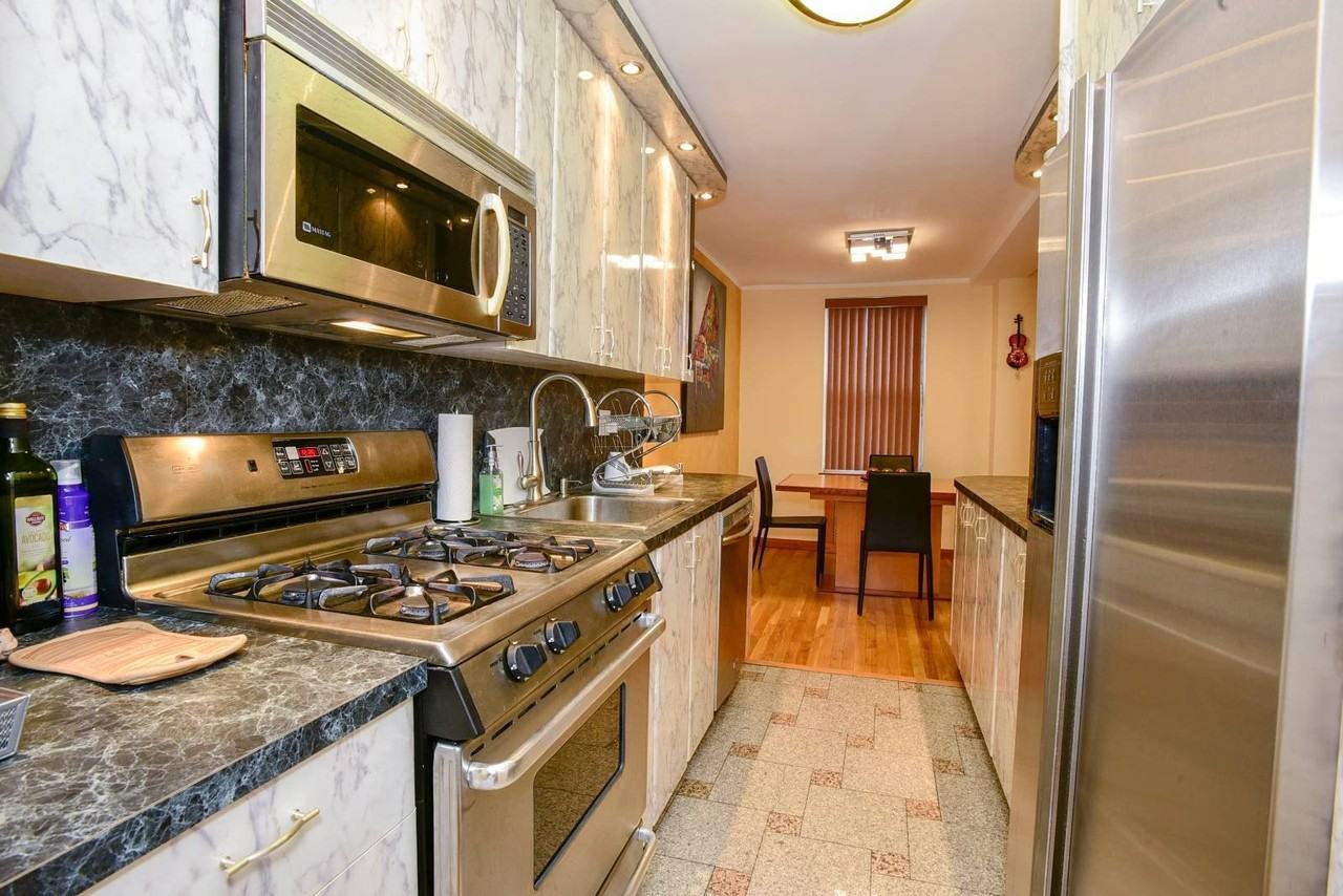 2785 Ocean Pkwy #E3 - Photo 5 of 9