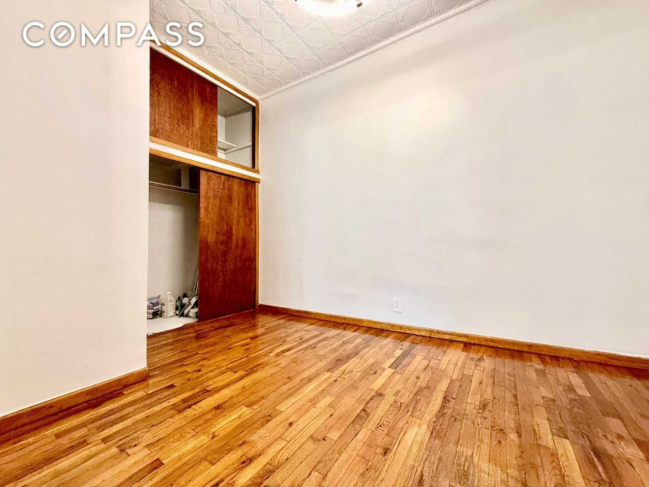 785 Dean St #2R - Photo 4 of 7