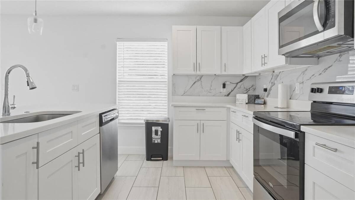 16 Alicante Ct - Photo 7 of 42