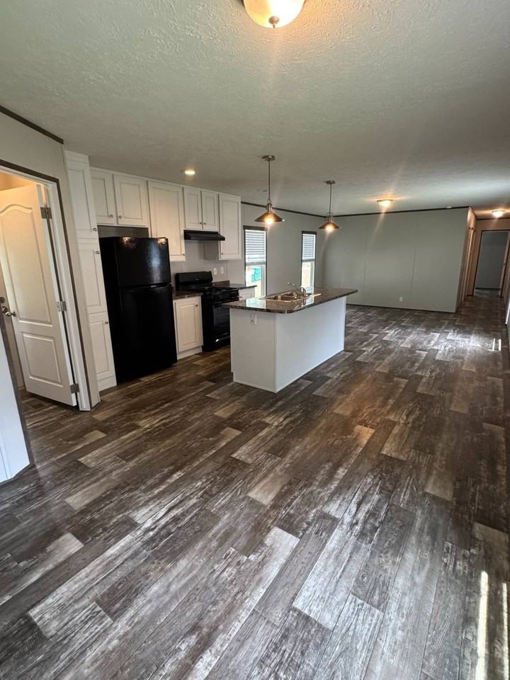 269 Manchester Ave - Photo 4 of 13