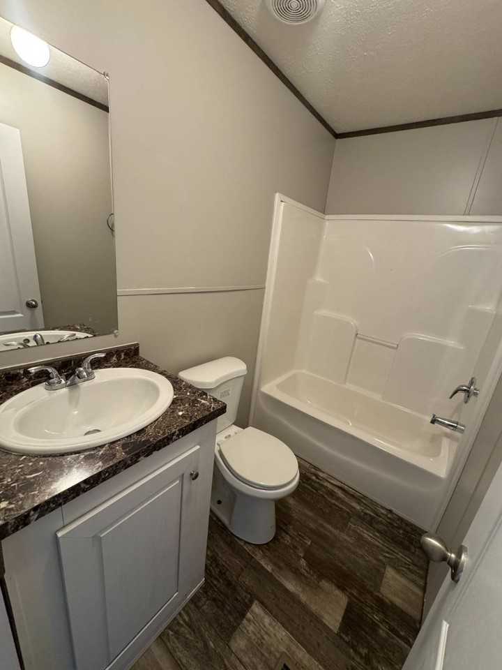 269 Manchester Ave - Photo 6 of 13